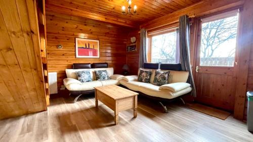 Liverton Apartment | Peaceful Cowslip Lodge - Finlake Spa Resort in Devon