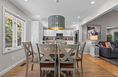 Northwest Raleigh House | Peaceful Cozy 3-bedroom house close to RDU, RTP, Hospitals, Downtown Raleigh