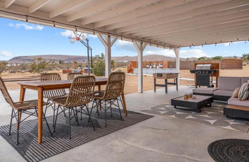 Yucca Valley House | Peaceful Desert Escape with Pool, Fire Pit and Stargazing Views