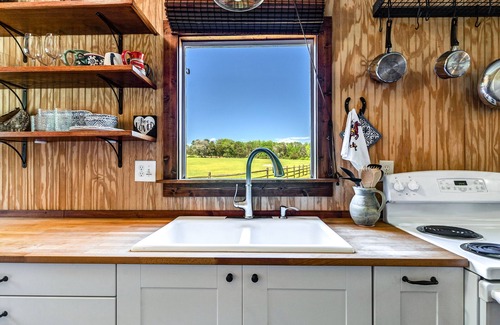 Athens House | Peaceful Getaway for Life's Simple Pleasures