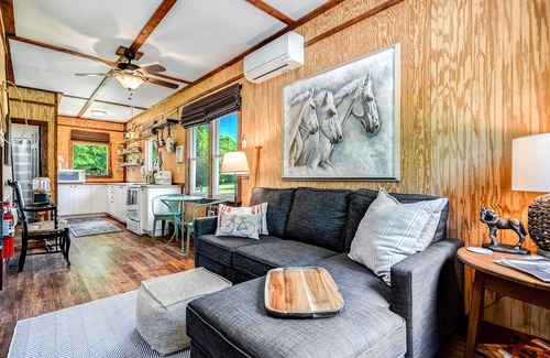 Athens House | Peaceful Getaway for Life's Simple Pleasures