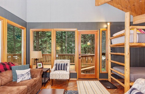 Girdwood Cabin | Peaceful Girdwood studio with large deck and private hot tub