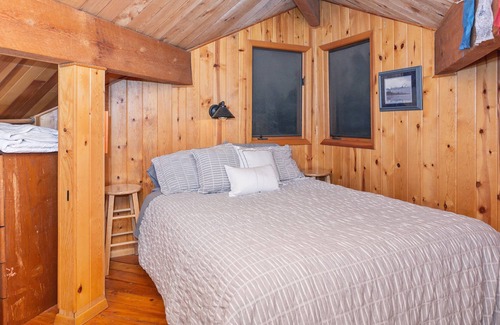 Girdwood Cabin | Peaceful Girdwood studio with large deck and private hot tub