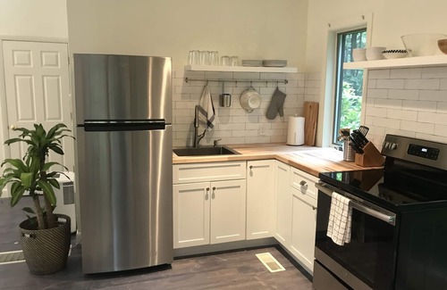 Cotuit House | Peaceful Guest House Cottage, w air conditioning and only 0.2 to private beach!