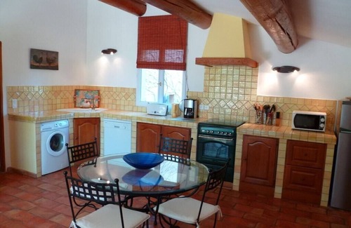 Roussillon Cottage | Peaceful haven for 4 surrounded by vineyards and lavender fields
