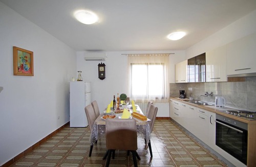Sajini Apartment | Peaceful Holiday Apartment "Genio" in the Charming Village of Škitača