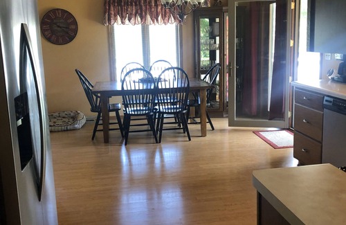 Oshkosh House | Peaceful home, 4 miles from EAA Aviation Center! Easy access. AirVenture Museum.