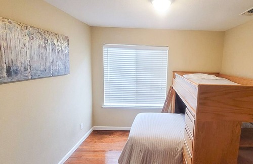 Fresno House | Peaceful house/ Yosemite, Sequoia National Park, Kings Canyon