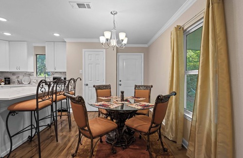 Hillister House | Peaceful Lake Escape, 2023 Construction, Walk to the Water, Front Porch Views