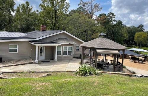 Milledgeville House | Peaceful Lakefront Home w/Gazebo & Spacious Deck, Wheelchair accessible!