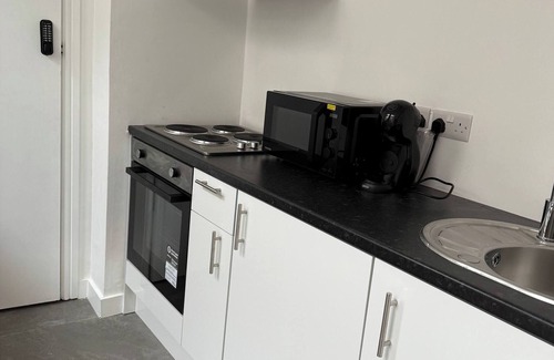 Luton Apartment | Peaceful Luton Apartment with Electric Heating & WiFi