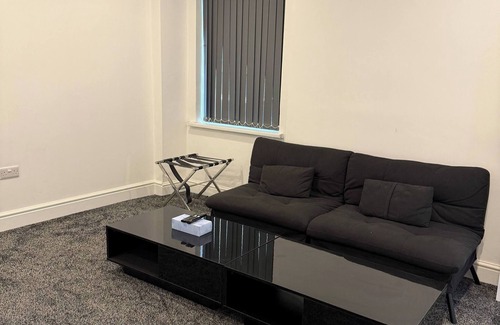 Luton Apartment | Peaceful Luton Apartment with Electric Heating & WiFi