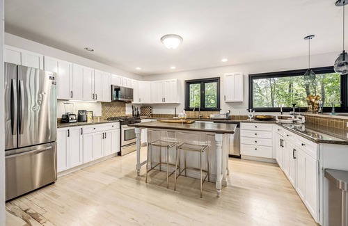 Holiday Hills House | ♕ Peaceful Luxury – Unique Designer Home | Cinema Gym Basketball Court & More ➠ 3457