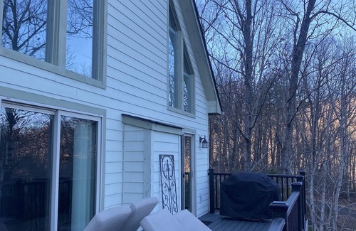 Lake Lure House | Peaceful mountain retreat with resort lake amenities