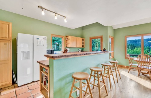 Nederland Cabin | Peaceful Mtn Retreat~fire pit~Ev charger~cornhole~foosball~wood stove free wood