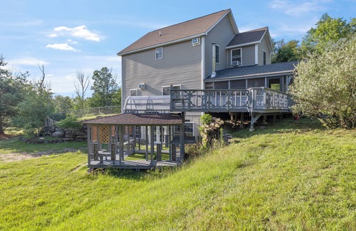 Woodridge House | Peaceful Paradise: Dream Holiday Home in Woodridge