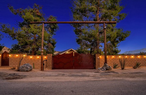 Morongo Valley House | Peaceful paradise awaits- Plenty of space for family, friends, or a retreat!