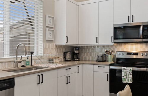 Old Town North Apartment | Peaceful Patio & King Comfort 1mi to Old Town