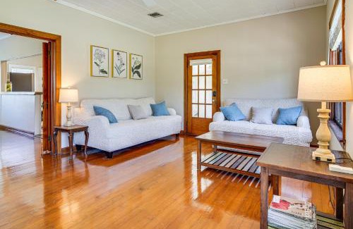 Baldwin House | Peaceful Patio, Sunroom Pet-Friendly Baldwin Home