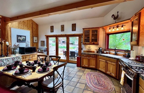 Idyllwild Cabin | Peaceful Pines " Lovely Pet Friendly Mountain Home w/Spa