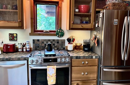 Idyllwild Cabin | Peaceful Pines " Lovely Pet Friendly Mountain Home w/Spa