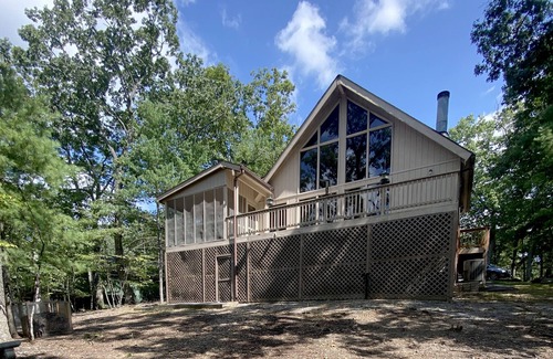 The Woods Cabin | Peaceful Pines, luxury 4-bed, mid-century cabin