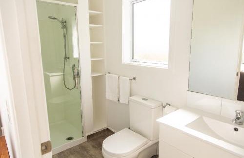 Onetangi House | Peaceful place with views - Waiheke Cohost