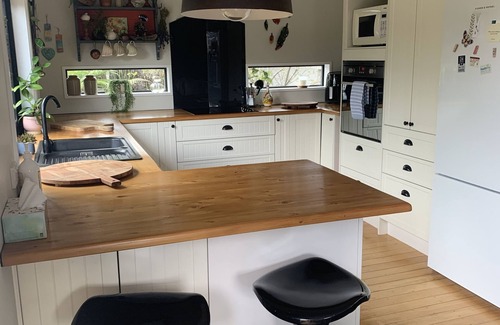 Saint Albans House | Peaceful Pocket - Christchurch. Excellent for families.