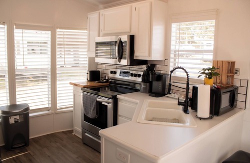 Archie House | Peaceful Pondside Stay