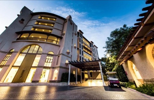 Hua Hin Apartment | Peaceful Pool-access room - Q seaside Hua Hin