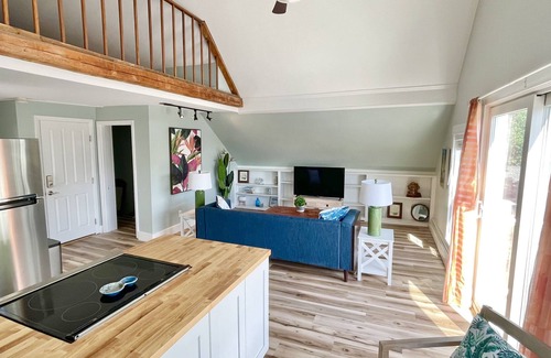 Hampton Condo | Peaceful private retreat a seven minute walk to the ocean