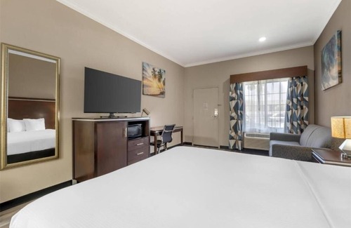 North Redondo Hotel | Peaceful Redondo Beach Escape w/Cozy King Bed & Relaxing Jacuzzi – Perfect Stay