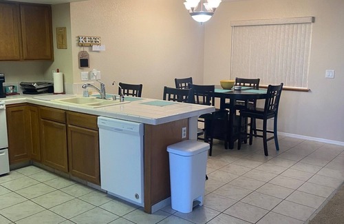 Fort Mohave House | Peaceful river house with lots of room inside and out