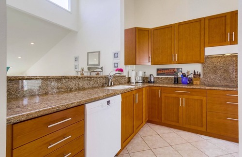 Encinitas Condo | Peaceful Seaside Condo In Seabluffe, Leucadia. 1 Minute Walk To Private Beach.
