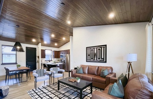 Torreon House | Peaceful Show Low Hideaway w/Fireplace & Deck