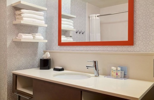 Smithfield Hotel | Peaceful Smithfield Stay: Free Hot Breakfast & Swimming Pool Access