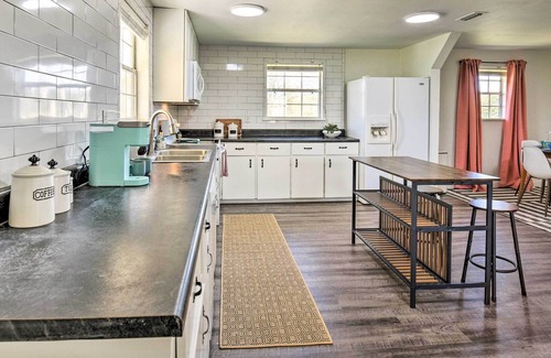 Enterprise House | Peaceful Southern Countryside Escape w/ Porch