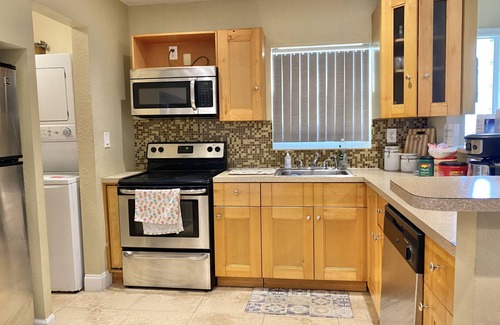 North Lauderdale House | Peaceful, Spacious & Bright Home King & Queen bed