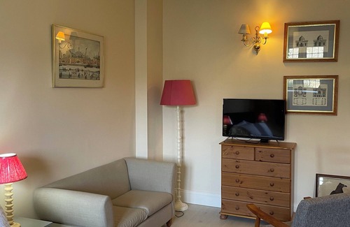 Cheltenham Apartment | Peaceful Studio in the middle of the Cotswold Countryside. Perfect Getaway.
