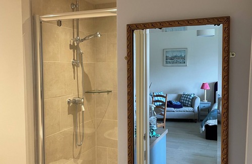 Cheltenham Apartment | Peaceful Studio in the middle of the Cotswold Countryside. Perfect Getaway.