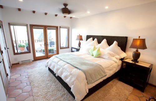 Avalon Villa | Peaceful Villa W Hot Tub & Balcony