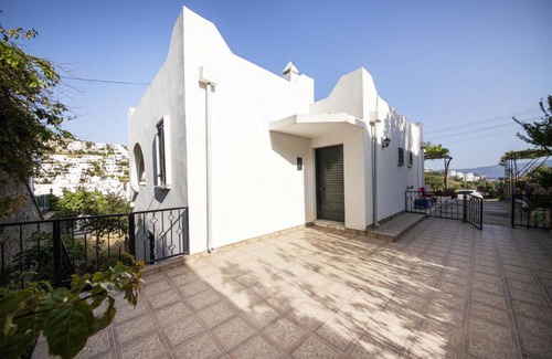 Turgutreis Villa | Peaceful Villa with Shared Pool, Balcony, Terrace and Backyard in Bodrum
