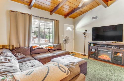 Vista House | Peaceful Vista House with Gas Grill 1 Mi to Dtwn!