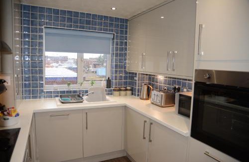 Hull Apartment | Peaceful Waterfront Apartment, Private Parking, Hull Marina