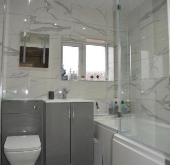 Hull Apartment | Peaceful Waterfront Apartment, Private Parking, Hull Marina