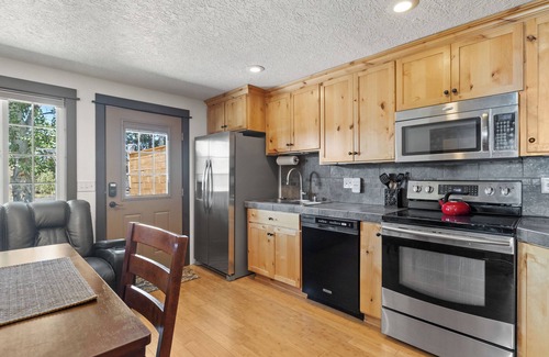 Alfalfa House | Peaceful Wilderness Retreat! 1 BDR East of Bend, Close to Hiking Trails