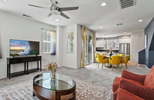 Mira Loma Condo | Peacock Court Sanctuary｜Elegant 3BR Home in Eastvale｜30-Day Min Stay｜#42123