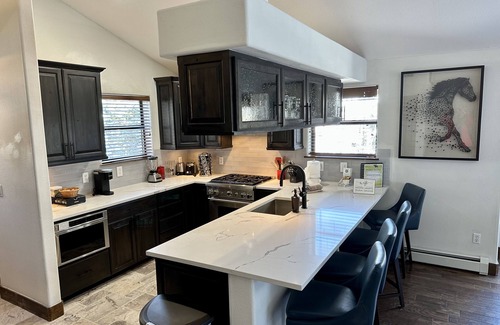 Park Forest Estates House | Peak 8 Luxury Mountain Home 3 BR/3 BA With Mountain Views - Walk To Slopes!