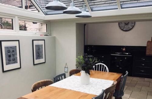 Tideswell House | Peaks, Tideswell. Luxury Dog friendly Cottage