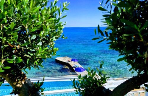 Quartiere XXIV Don Bosco Apartment | Pearl Apartment Seafront Villa with Infinity Pool